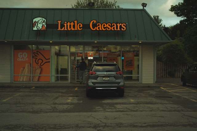 Does Little Caesars Take Apple Pay